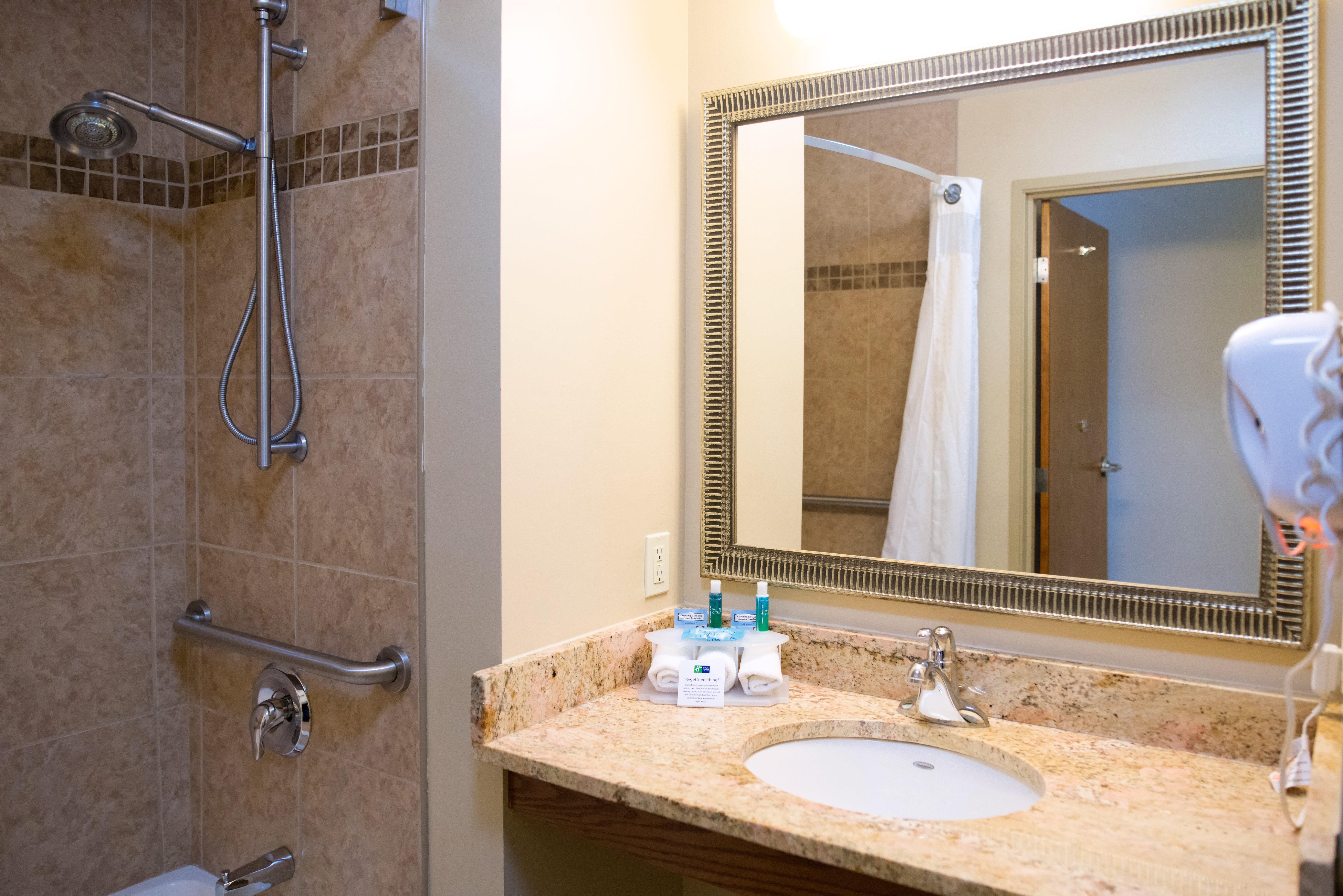 Holiday Inn Express Devils Lake By Ihg Zewnętrze zdjęcie