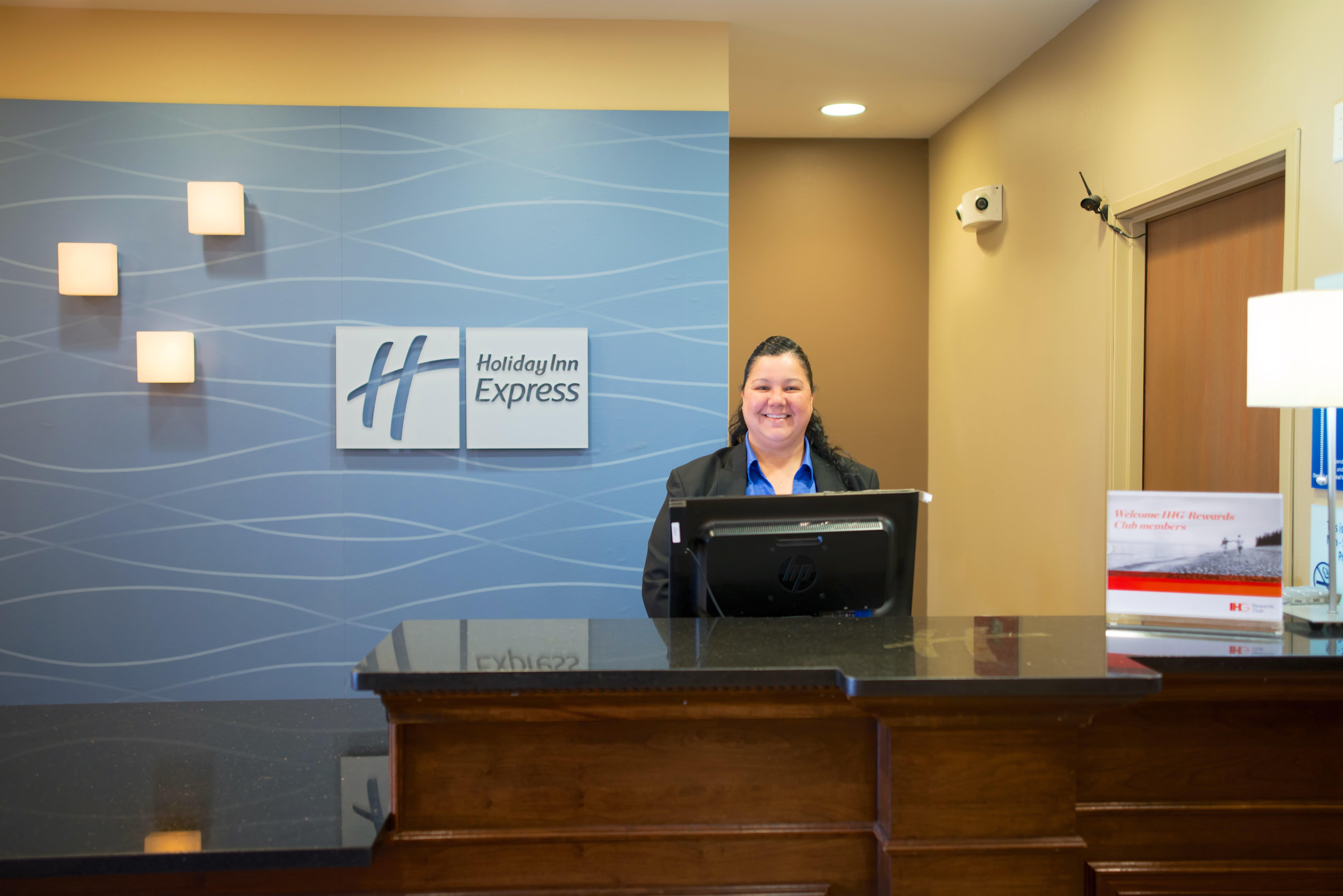 Holiday Inn Express Devils Lake By Ihg Zewnętrze zdjęcie